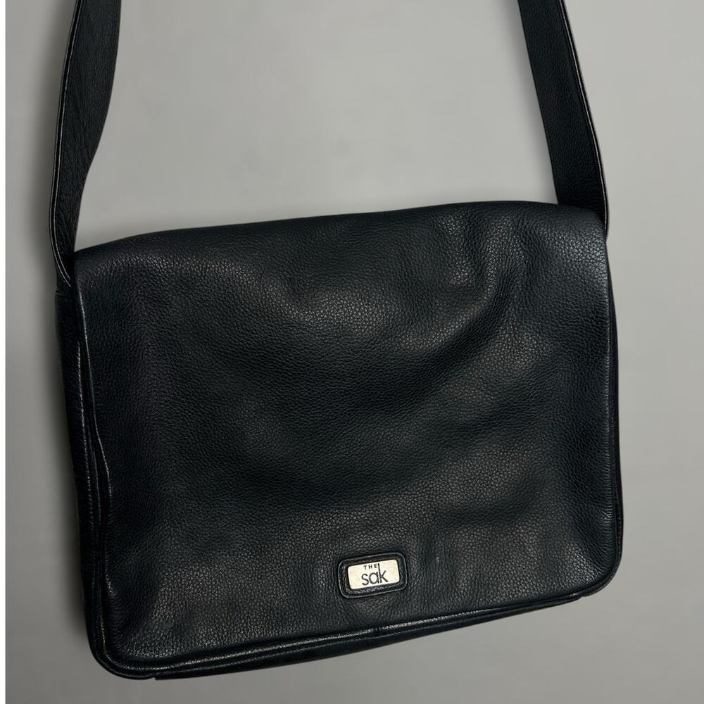 The Sak Messenger Bag Pebbled Leather Satchel Black Saddle Purse Crossbody Snap